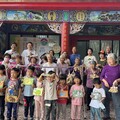 竹東上坪長輩與幼童包粽傳承客家文化 獲鄭朝鐘議員肯定長照融合力