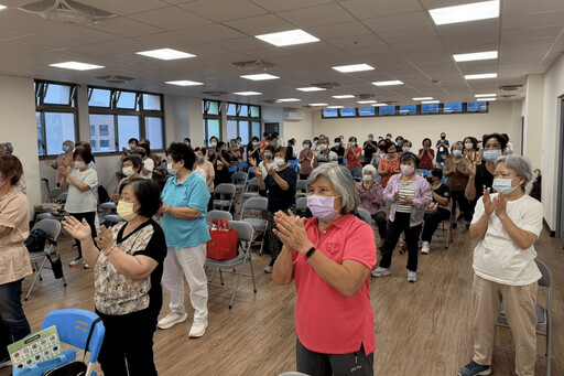 全齡共學新模式 林口「歡銀學堂」落腳東湖國小 專業長照服務受長輩歡迎
