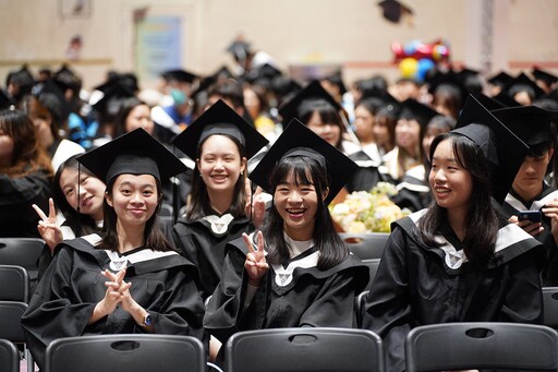 國立臺北教育大學113學年度畢業典禮溫馨登場 校長陳慶和、王偉旭董事長期勉學子堅定信念勇敢追夢 發揮所學貢獻社會
