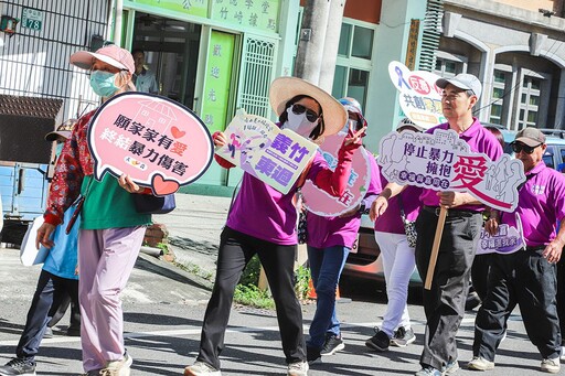 家暴零容忍 翁章梁率隊踩街宣導反家暴