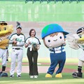 全球人壽與台鋼雄鷹舉辦企業主題日 邀請親子一起「三振防詐」！