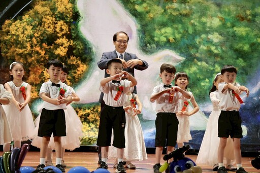 東華附小校長鮑明鈞榮退 邁向另一快意人生