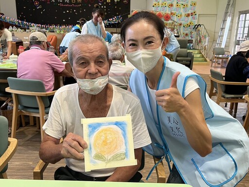 花壇日照長輩粉彩畫創作 現場畫筆飛舞、多采多姿
