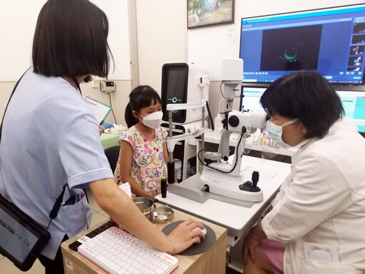 兒童視力不良且視差大信賴眼科案例多 醫籲少用3C產品還要注意寫字姿勢