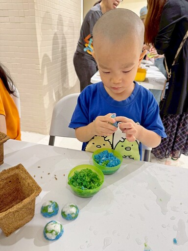 NG尿布變再生紙漿 遠雄永續手作打造「種子地球」