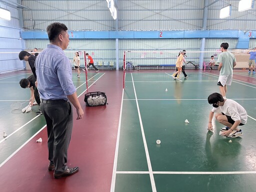 蘆洲少年中心辦羽球營 助「飛行少年」揮汗紓壓 遠離街頭重回正軌