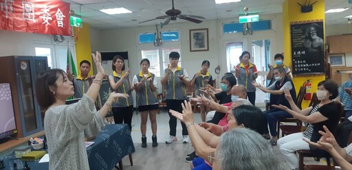 暖心芳療在榮家 長者紓壓展歡顏
