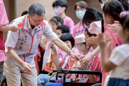 醫教聯手 桃園市府將強化特教支持 王明鉅讚長庚長期陪伴「嘻皮天使」