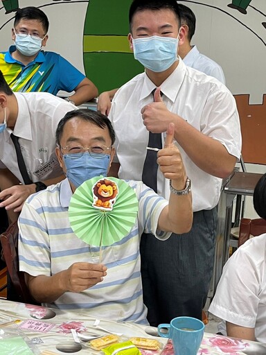 慈大附中暑期醫療志工營 走入榮家共譜幸福祖孫情