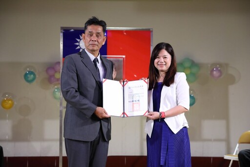 東華附小新卸任校長交接 張慧娟走馬上任