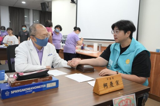 中醫團隊義診紓壓 獲市公所員工青睞