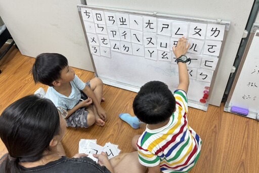 「讀經公益」走入睦祥家園盼經典潤心愛伴成長