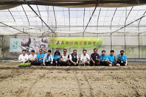 第八屆「一季園主」扶植精緻農業人才 青年園主率先種下甜瓜苗