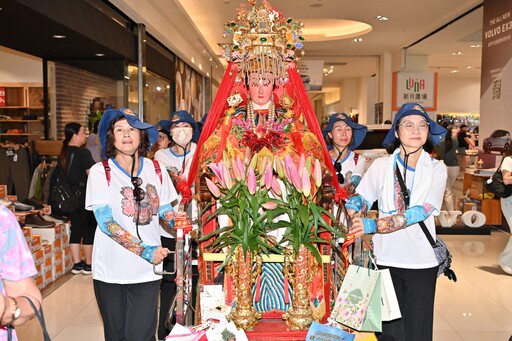 媽祖女神逛百貨 近距離感受媽祖神采