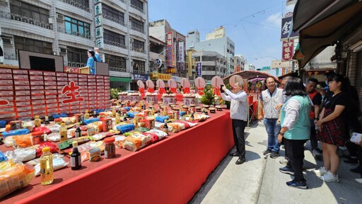 影音/7,500張兩千元紙鈔堆砌城門 諸羅城隍中元祭超吸睛