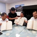 推廣閱讀表達喜見半世紀前學籍簿 留法博士兒時竟被評為貪玩不用功