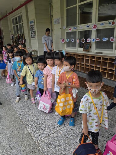 東華附小幼兒園開學日 氣球.乖乖.蘋果歡樂送