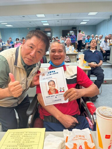 榮民嚴洲明捐款30萬元 協助花蓮榮家改善設施