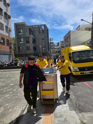 關懷花蓮脆弱家庭 大慈功德會捐物資