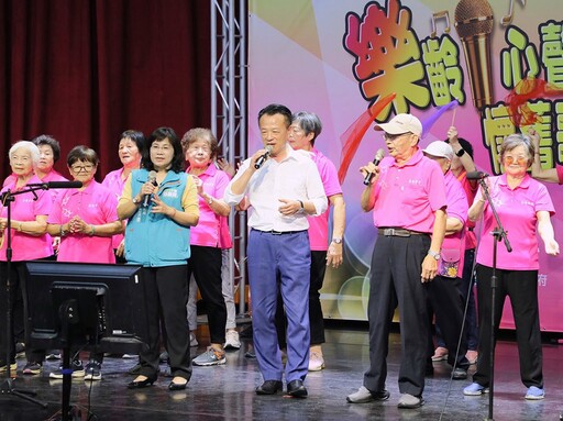嘉義縣失智據點歌謠競賽歡樂登場 長輩比歌喉秀創意