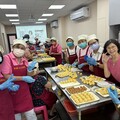 傳遞愛心溫度 溫媽媽義工隊手作月餅贈扶助家庭