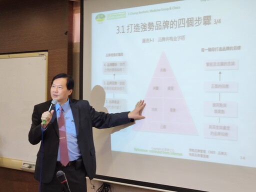 藝群集團董事長王正坤在長榮大學博士班開設「品牌管理專題研討」課程