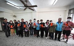 堰塞湖潰決受災吉安鄉籍住民 游淑貞偕同鄉代捐贈救助金