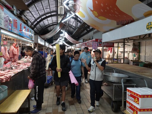 忠孝國小文化走讀 小小研究員參訪中華市場