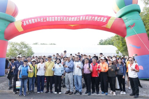 雲科工廠商聯合捐贈服務專車 助縣府強化社福量能