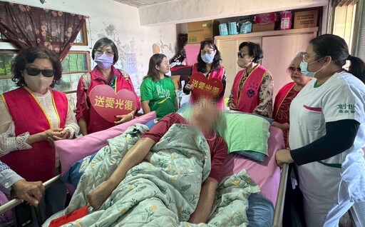 創世基金會暖心禮包 溫暖了植物人家庭