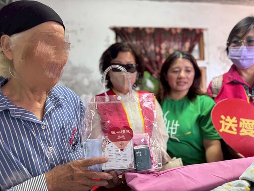 創世基金會暖心禮包 溫暖了植物人家庭