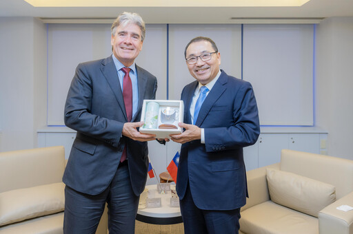 荷蘭代表浦樂施拜會侯友宜 就長照、智慧醫療及永續城市議題交換意見