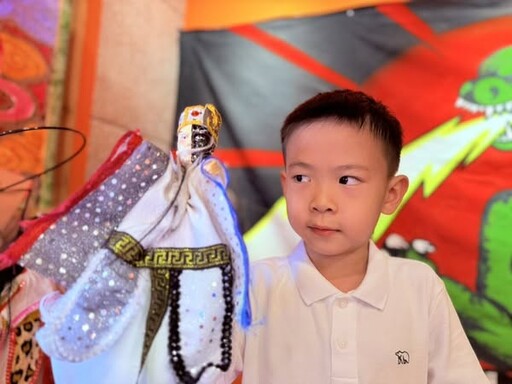 鹿港天后宮旁豐寅號 別具特色的文創伴手禮專賣店