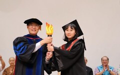 南華大學畢業典禮薪火相傳 高俊雄校長發揚三好精神
