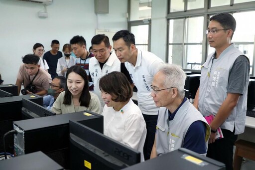 南興國中張羿珣同學榮獲2024總統教育獎 黃敏惠送禮物勉勵勇敢追夢