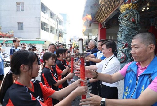 113年嘉市中小學聯合運動會聖火 在鎮天宮引燃暨傳遞