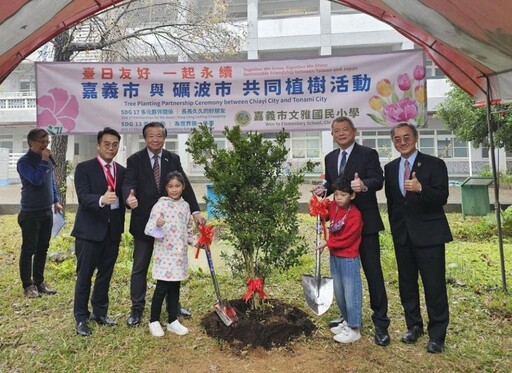 日本富山縣礪波市與嘉市文雅國小鬱金香課程交流