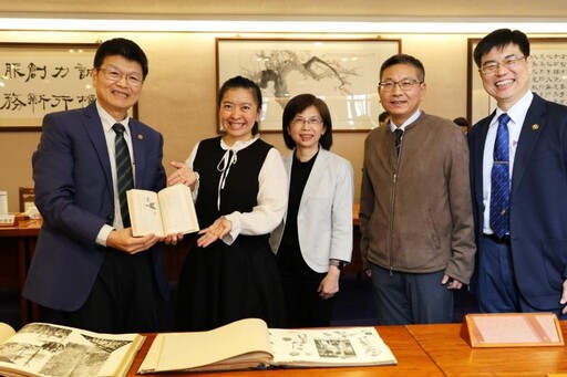 嘉大與國家圖書館攜手保存珍貴史料 推動舊籍與校史文獻數位化