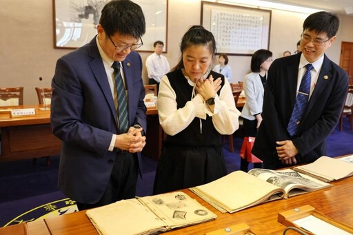 嘉大與國家圖書館攜手保存珍貴史料 推動舊籍與校史文獻數位化