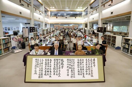 南華大學慶佛誕 師生抄法語唱校歌弘揚三好精神