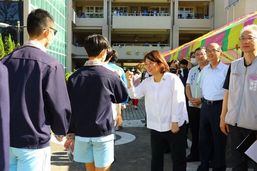 114年國中教育會考登場 黃敏惠市長巡視考場為考生加油打氣