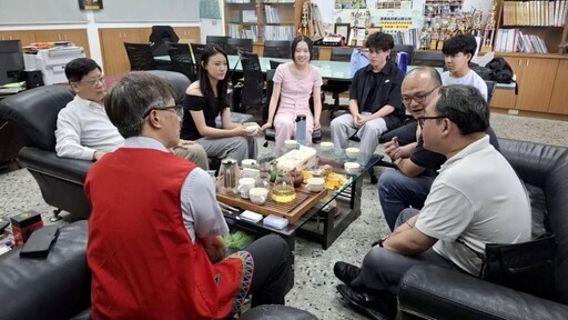 國際學校四名學生結合資策會 華碩基金會 送愛到阿里山原民學校