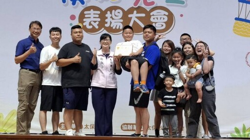 114年太保市模範兒童表揚 鄭淑分市長頒獎勉勵品格與成就並重