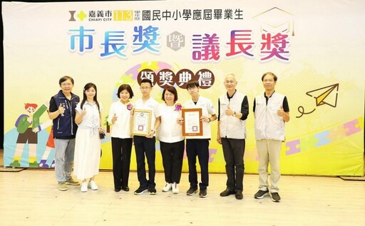 113學年度國中小市長、議長獎得主表揚 黃敏惠市長、陳姿妏議長頒獎送上祝福