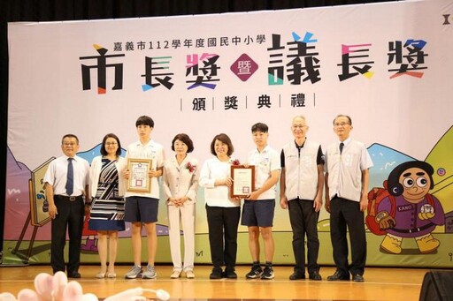 113學年度國中小市長、議長獎得主表揚 黃敏惠市長、陳姿妏議長頒獎送上祝福