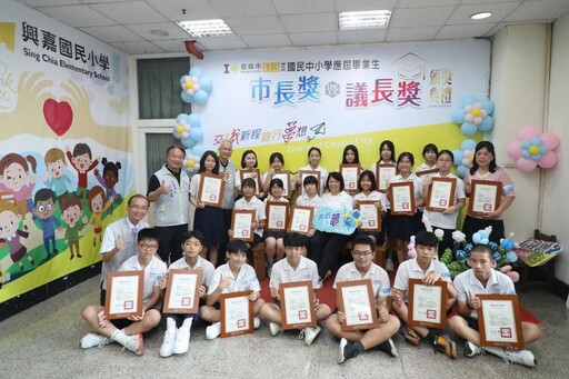 113學年度國中小市長、議長獎得主表揚 黃敏惠市長、陳姿妏議長頒獎送上祝福