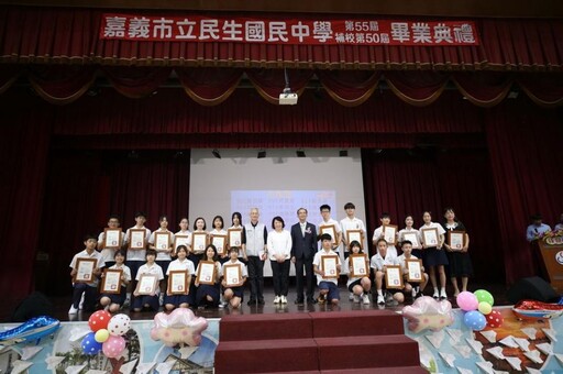 嘉市各國中迎畢業好溫馨! 黃敏惠市長為畢業生送上祝福