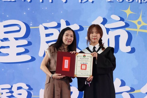 護理培育搖籃 縣長夫人祝福仁德畢業生鵬程萬里