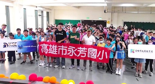 台鋼天鷹啦啦隊球員「校園出任務」首站永芳國小高市學生50元看球優惠