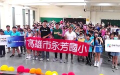 台鋼天鷹啦啦隊球員「校園出任務」首站永芳國小高市學生50元看球優惠